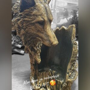 Уникална декоративна статуетка на Вълк, с място за бутилка вино