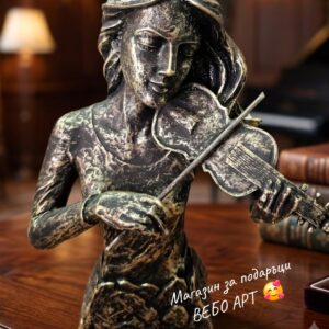 Декоративна статуетка на момиче, свирещо на цигулка
